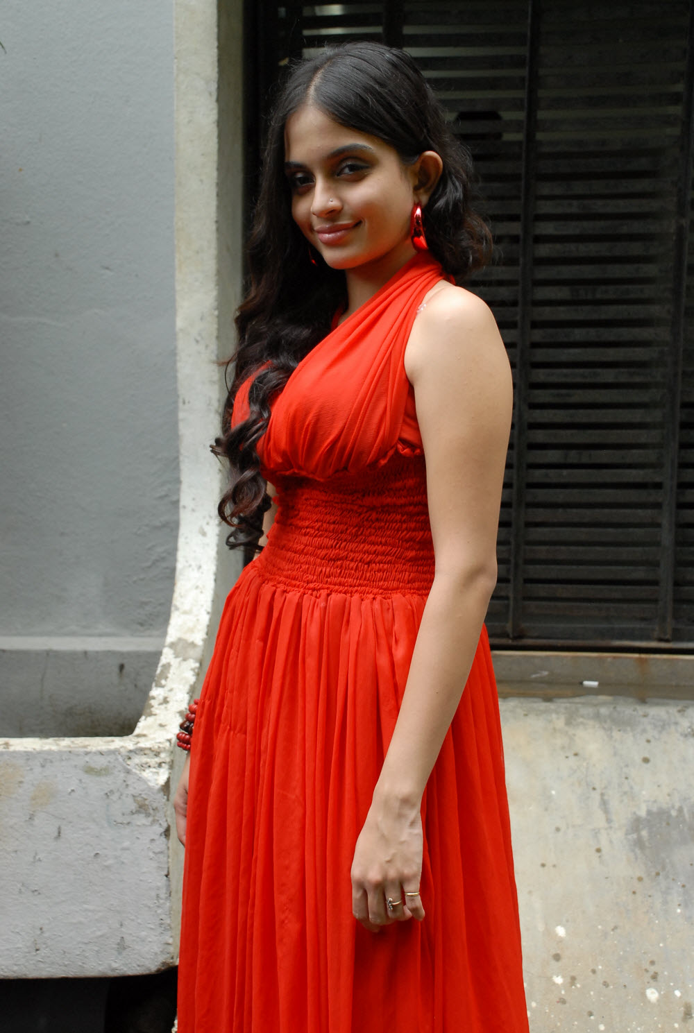Sheena Shahabadi in red skirt pictures | Picture 64418
